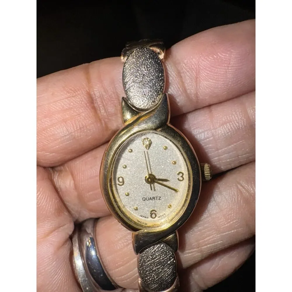 WATCH WOMEN Avon VTG 19mm Tri Color Gold Tone Oval Dial 7